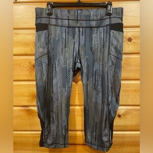 Grey Patterned Athleta Capri Leggings Size L